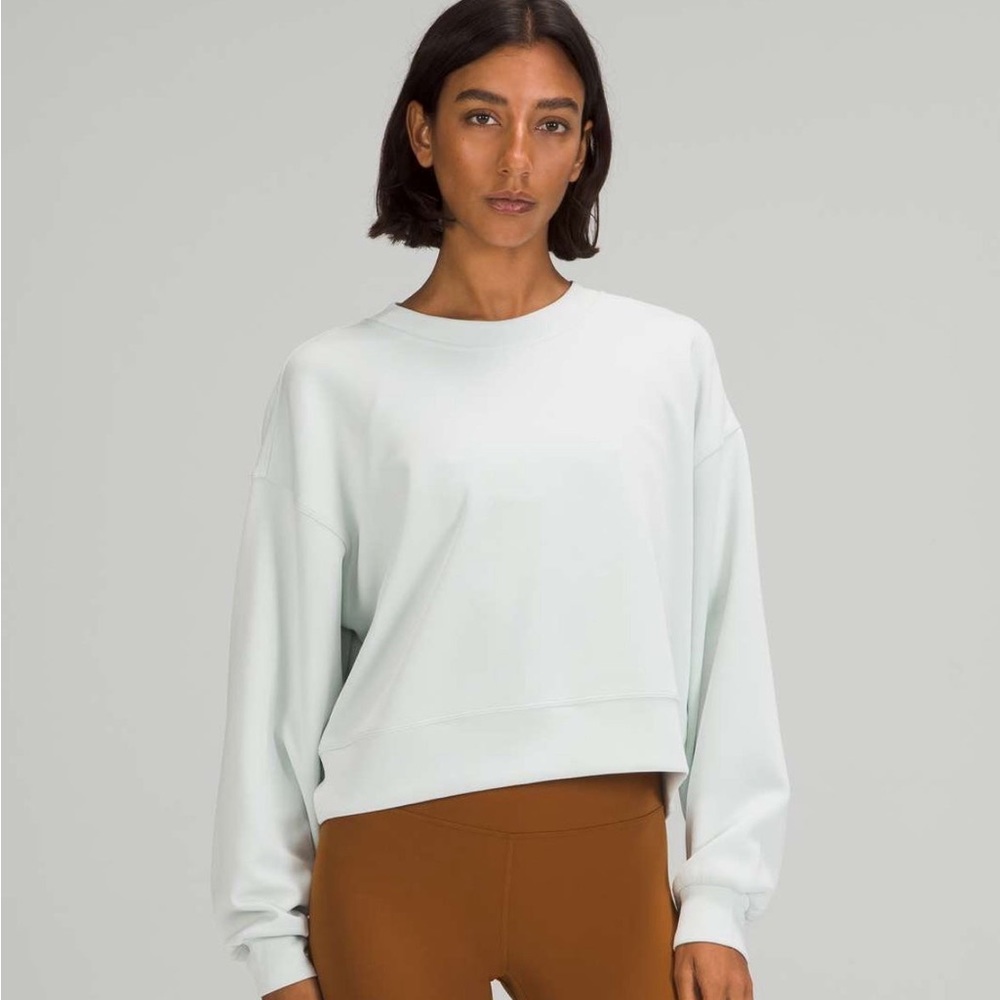 Lululemon Softstreme crew in Ocean Air